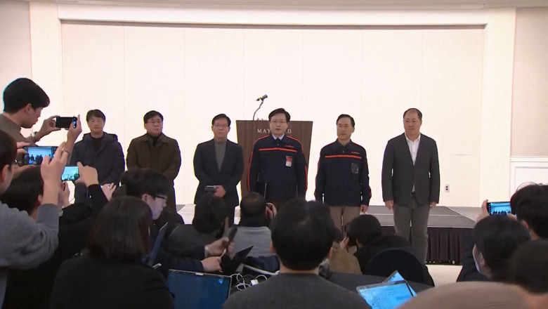 Jeju Air CEO's Emotional Apology After Deadly Plane Crash in South Korea