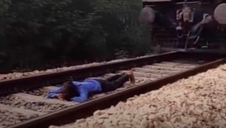 Life-Threatening Stunt: Young Man Risks Everything to Challenge High-Speed Train